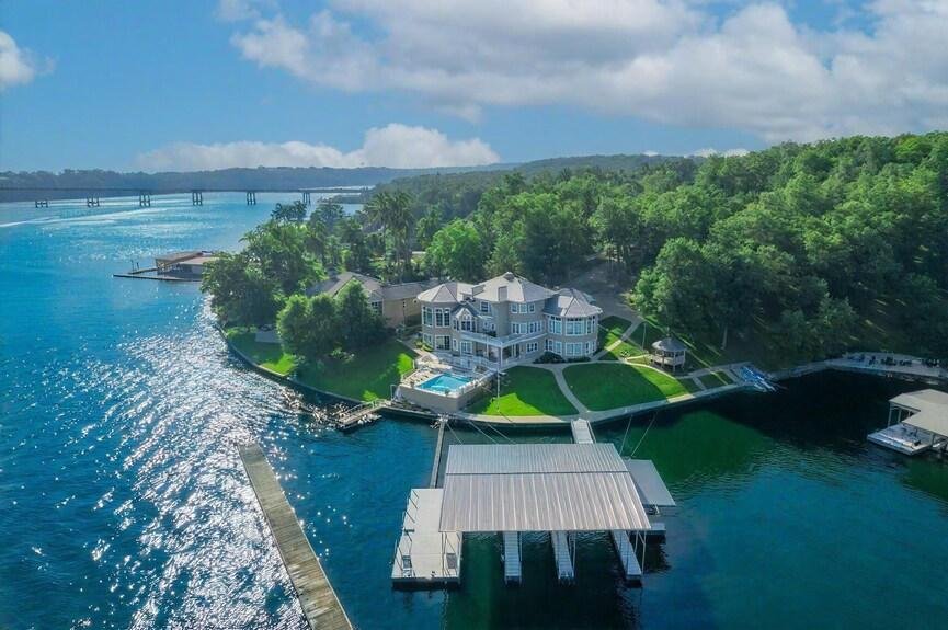 Lake of the Ozarks Luxury Vacation Homes